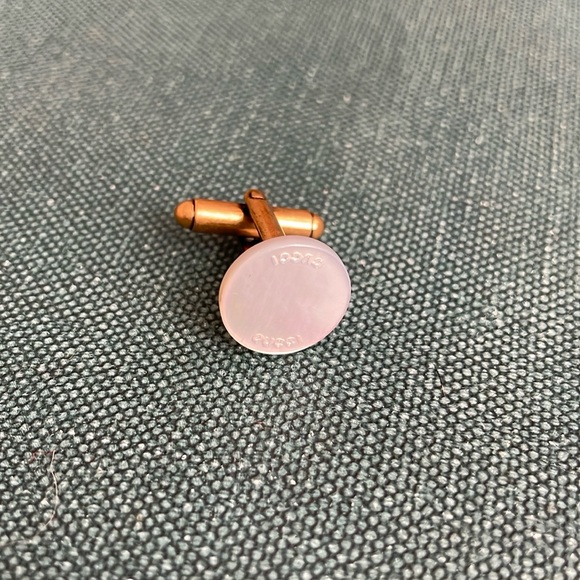 Authentic Gucci Mother of Pearl Replacement Cufflink - Picture 3 of 8